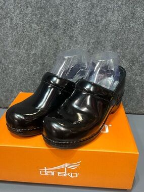 Dansko Women’s Professional Black Patent Clogs Size 37 (6.5-7)